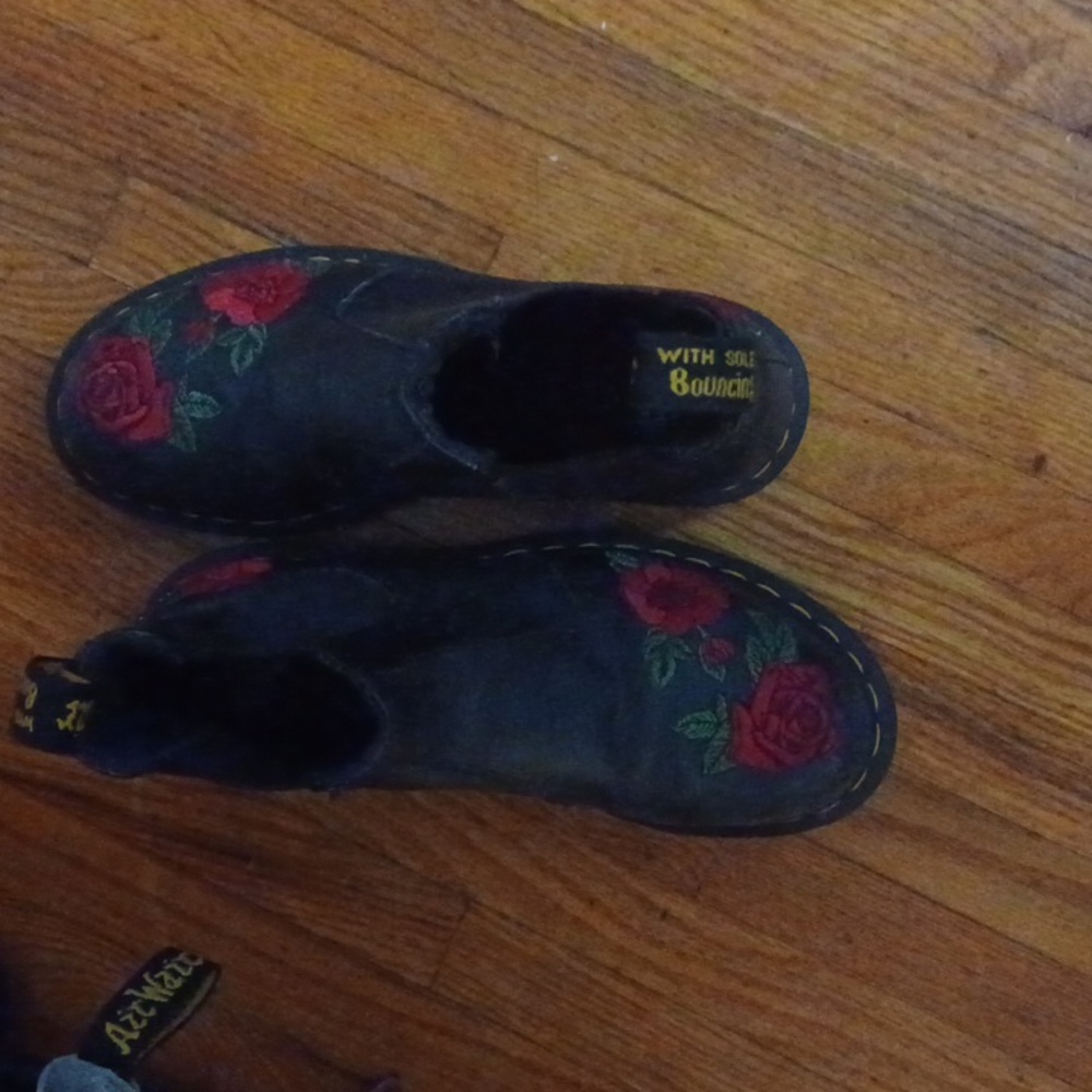 Dr Martens 2976 Vonda Chelsea Boot Embroidered Floral Roses Women’s 7 Pull On